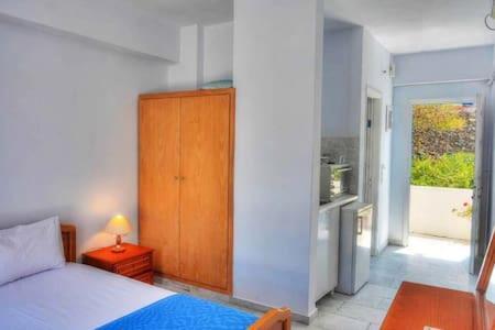 Saint Nicholas Katapola Apartment Luaran gambar